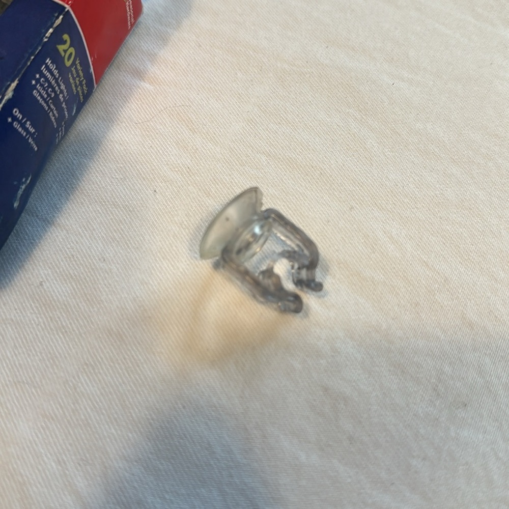 Mini Light Suction Cup Clips - Picture 3 of 3